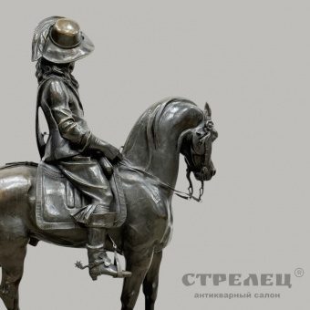 фото — бронзовая статуя «карл i верхом на коне». европа, 19 век